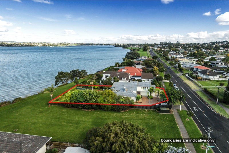 206 Riverside Avenue, Point England, Auckland - Carousel 1