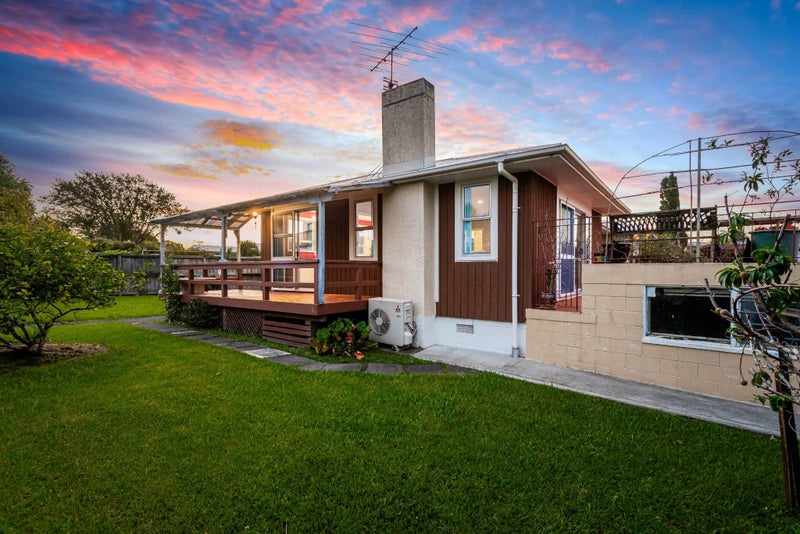 33 Tiroroa Avenue, Te Atatu South, Auckland - Carousel 2