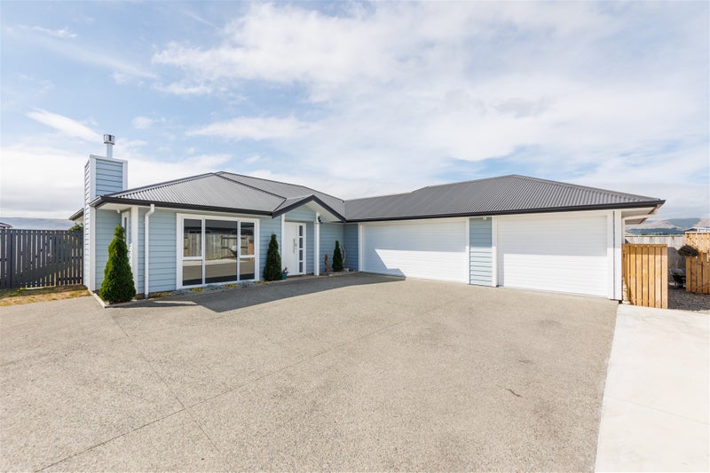 118 Johnstone Drive, Fitzherbert, Palmerston North - Carousel 1