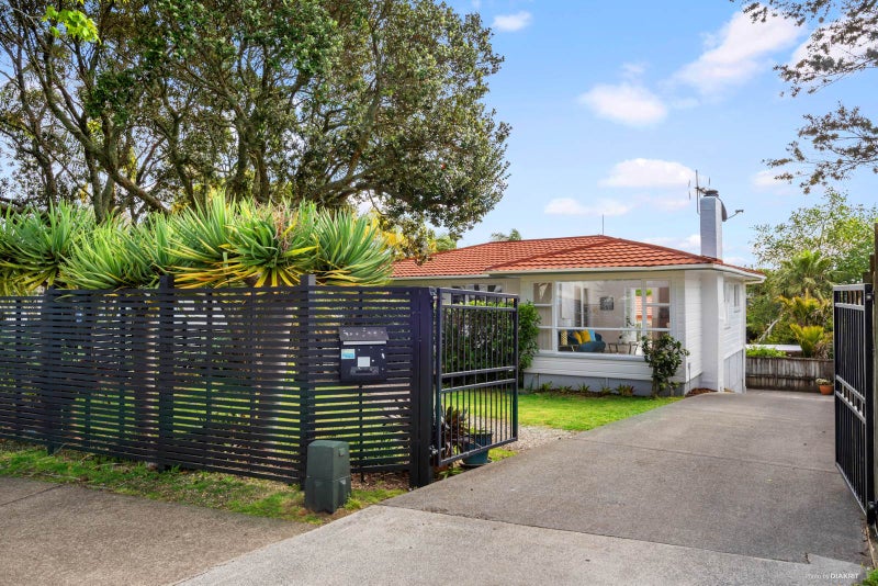 13 Sandspit Road, Cockle Bay, Auckland - Carousel 1