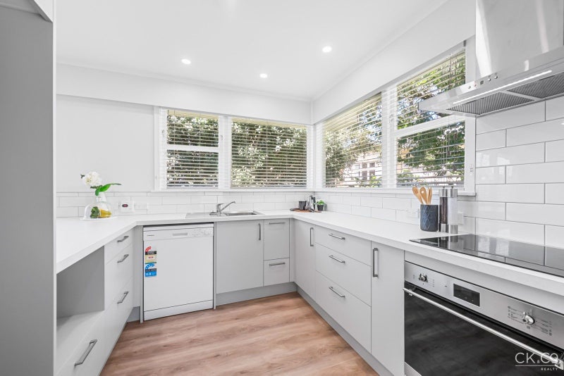 4 Snell Grove, Clouston Park, Upper Hutt - Carousel 2