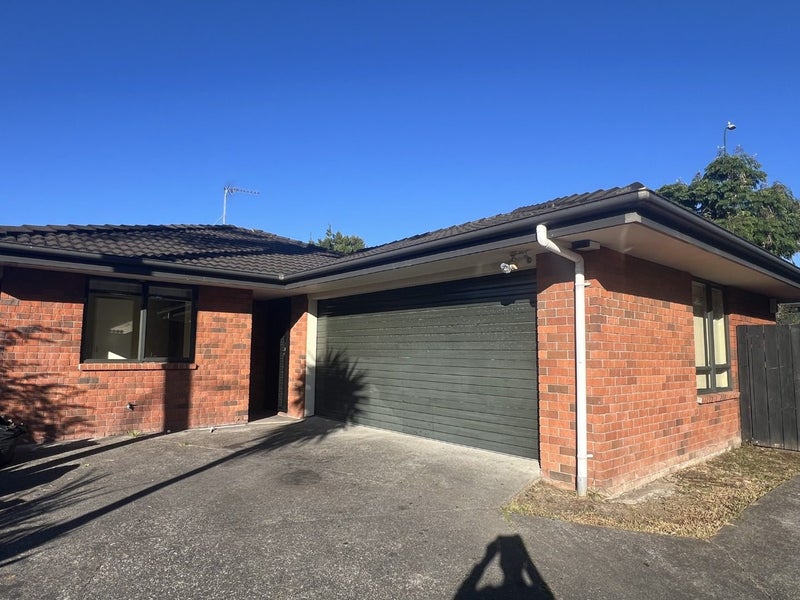 45 Stratford Road, Manurewa, Auckland - Carousel 1