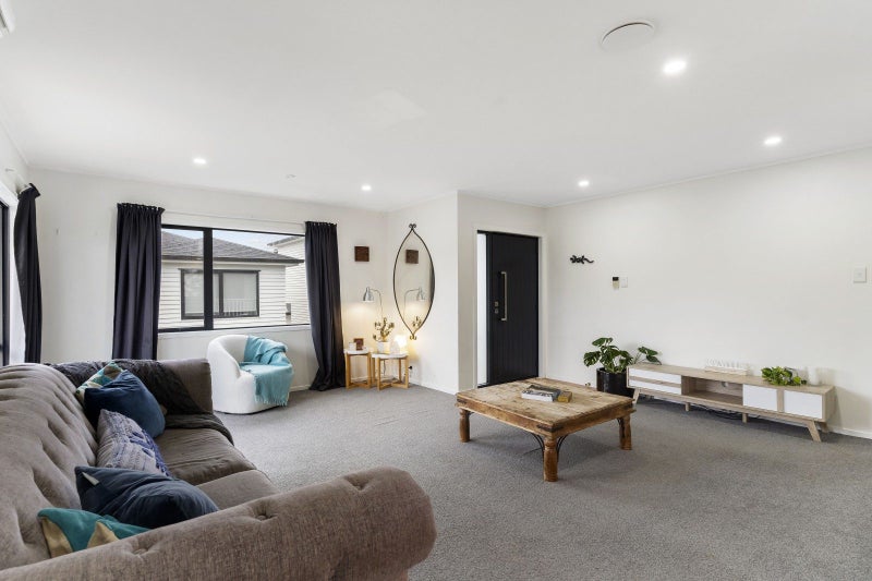 39 Garton Drive, Massey, Auckland - Carousel 2