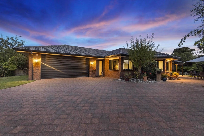 5 Montrose Crescent, Huntington, Hamilton - Carousel 1