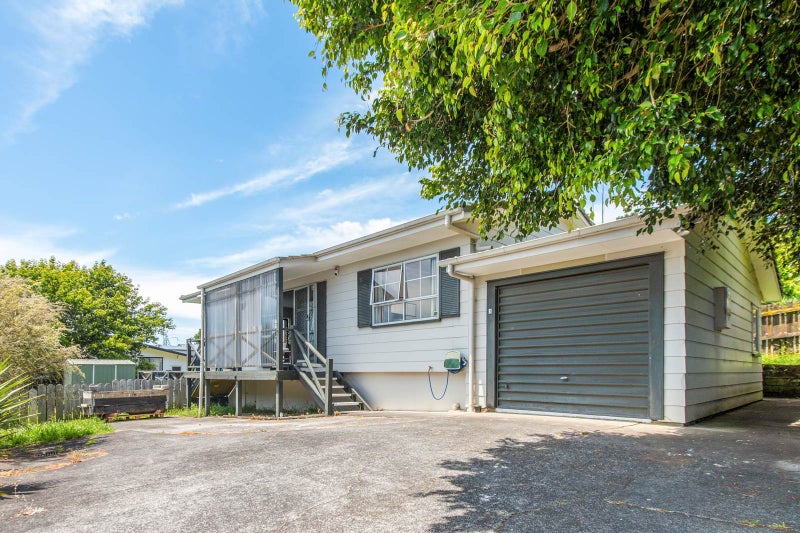 1/4 Glenshee Place, Highland Park, Auckland - Carousel 2