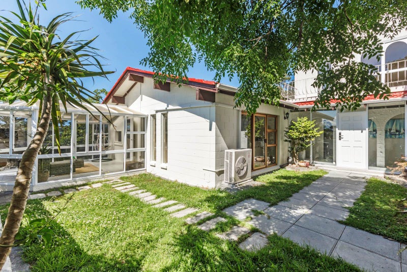 7 Hollyhock Place, Browns Bay, Auckland - Carousel 1