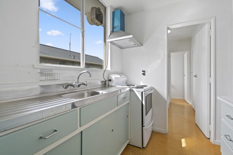 6/127 Queens Drive, Lyall Bay, Wellington - Carousel 1