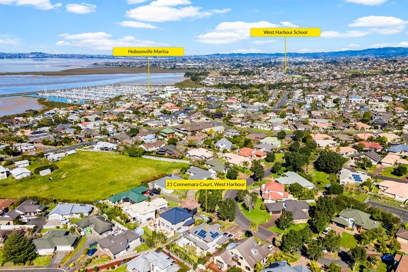 21 Connemara Court, West Harbour, Auckland - Carousel 2
