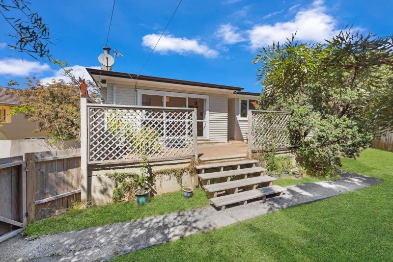 1/560 East Coast Road, Windsor Park, Auckland - Carousel 2