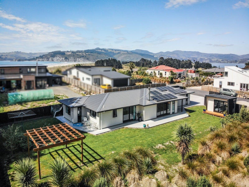 6 Errols Court, Warrington, Waikouaiti - Carousel 1