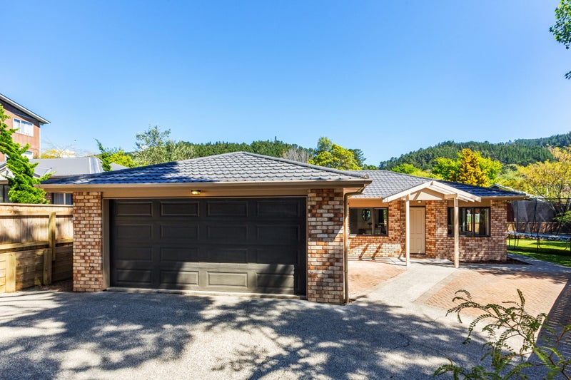 35 Forest Road, Pinehaven, Upper Hutt - Carousel 1