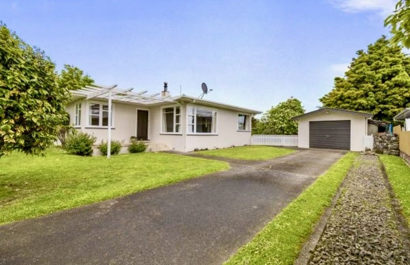 24 Kent Crescent, Awapuni, Palmerston North - Carousel 1