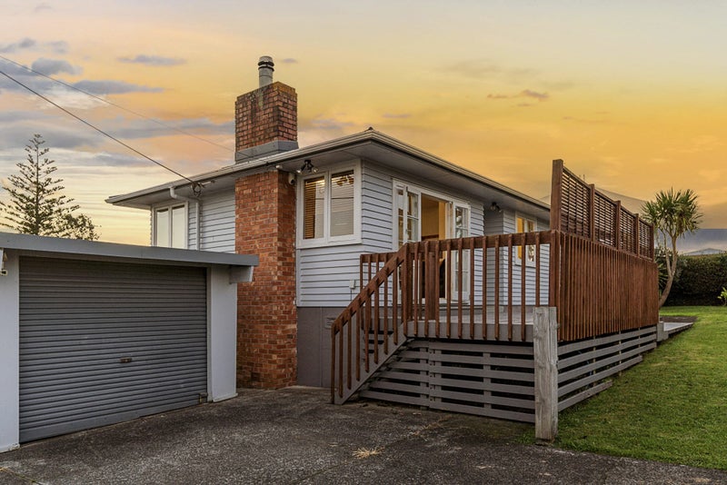 17 Chorley Avenue, Massey, Auckland - Carousel 2
