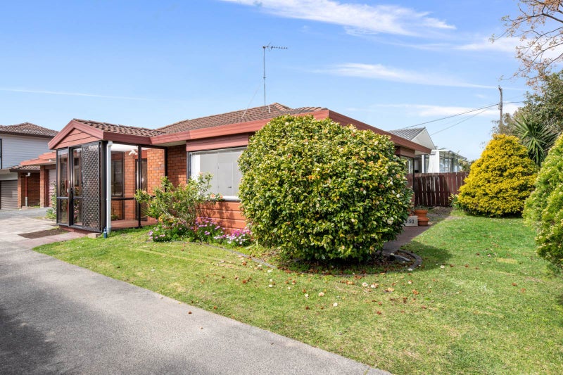 1/5 Rothesay Bay Road, Rothesay Bay, Auckland - Carousel 1