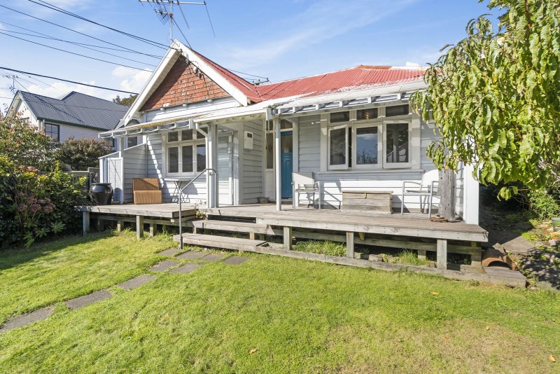 1 Moir Street, Mount Victoria, Wellington - Carousel 1