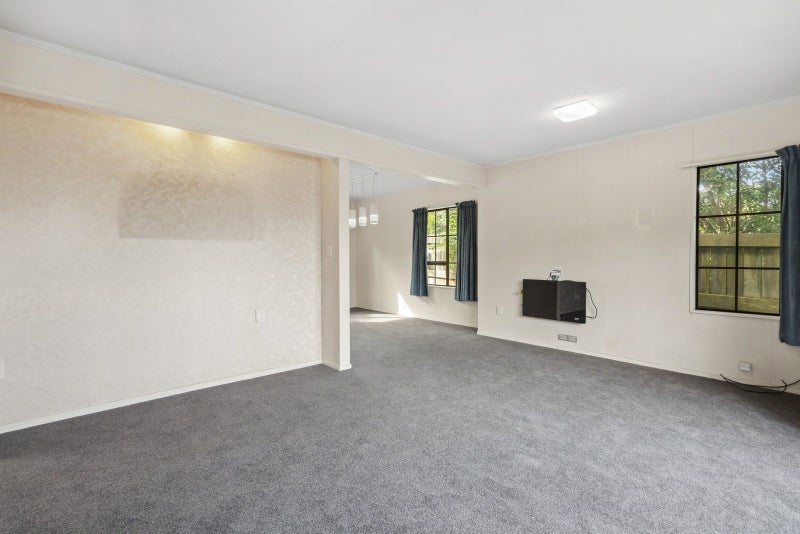 42 Satara Crescent, Khandallah, Wellington - Carousel 1