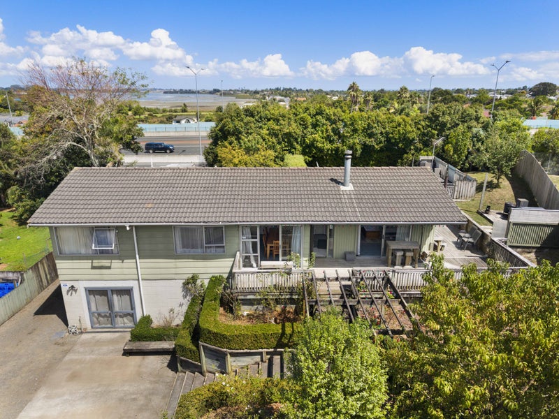 35 Balgowan Terrace, Conifer Grove, Takanini - Carousel 2