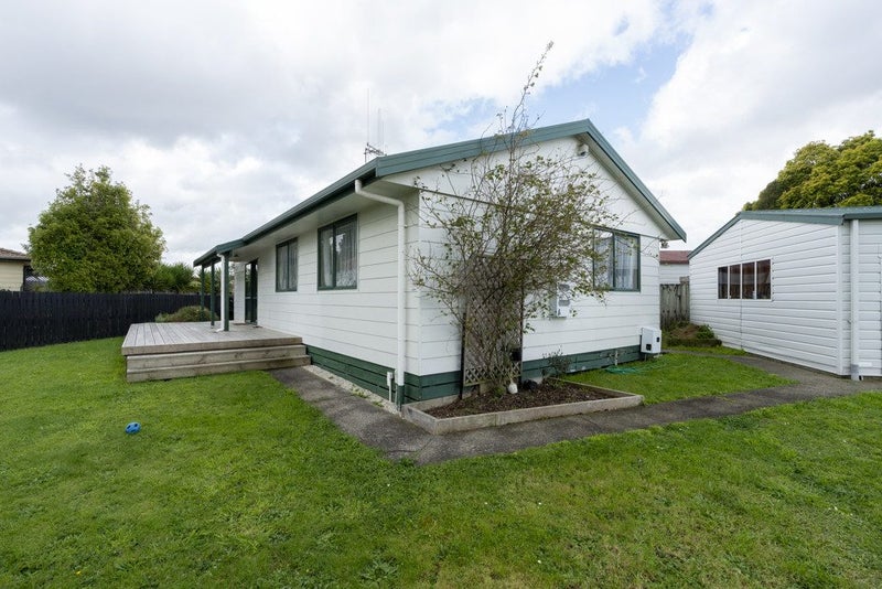 1 Penney Green, Nawton, Hamilton - Carousel 1