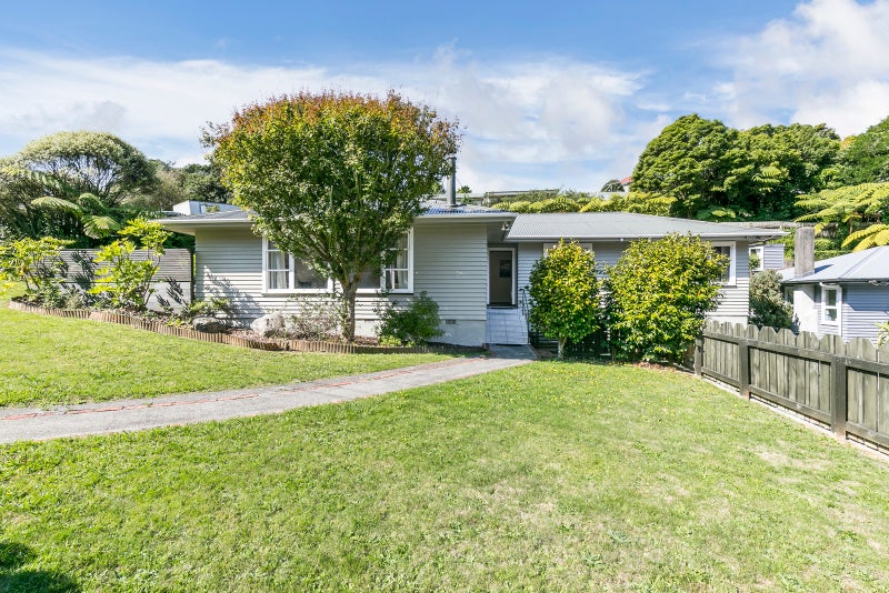 1 Kiwi Place, Tawa, Wellington - Carousel 2