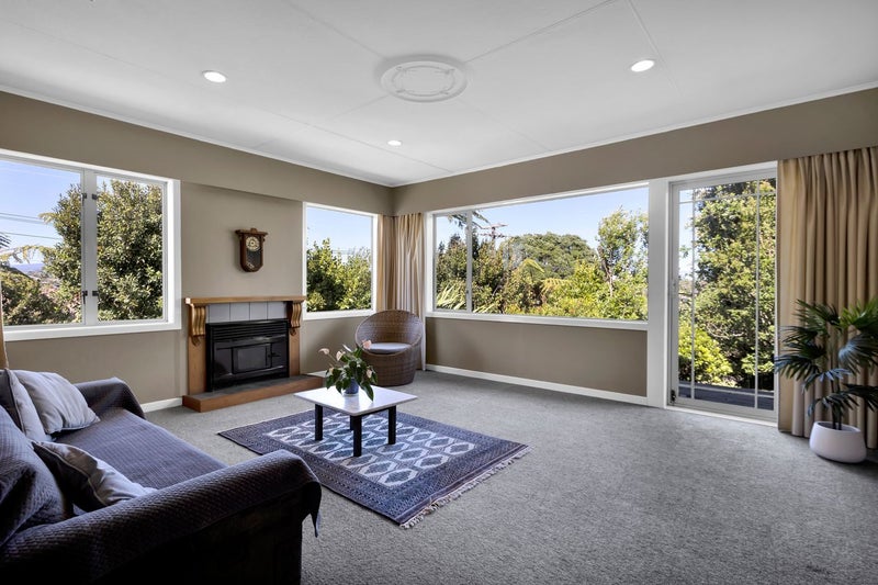 10 York Crescent, Westown, New Plymouth - Carousel 2