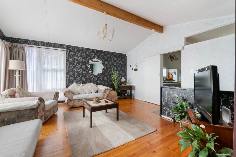 1 Idyll Place, Northcross, Auckland - Carousel 2