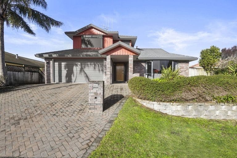 40 Keswick Crescent, Huntington, Hamilton - Carousel 1