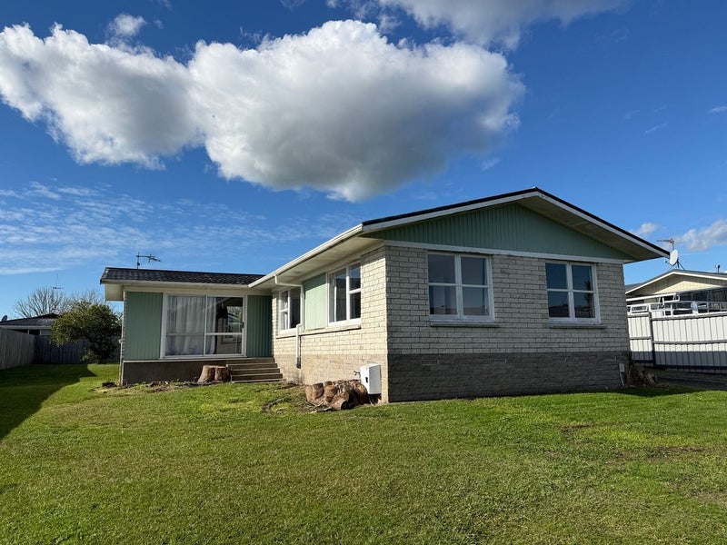 12 Tanekaha Place, Pukete, Hamilton - Carousel 1