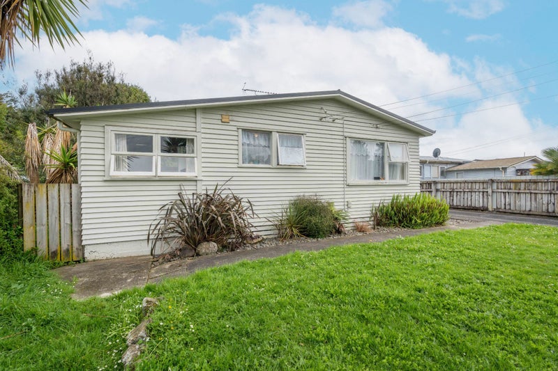 30 Pine Avenue, Bader, Hamilton - Carousel 1