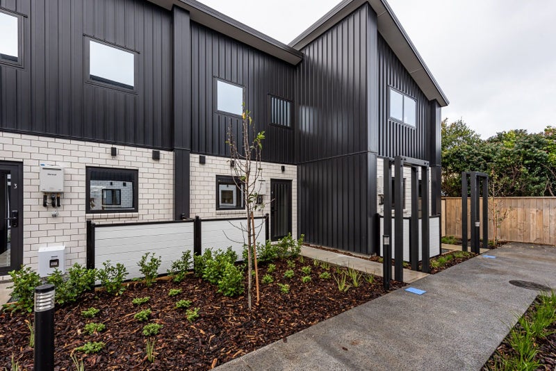 4/9 Avery Grove, Boulcott, Lower Hutt - Carousel 1