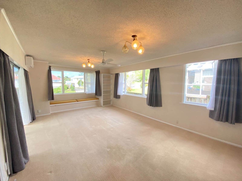 34 Caronia Crescent, Lynfield, Auckland - Carousel 2