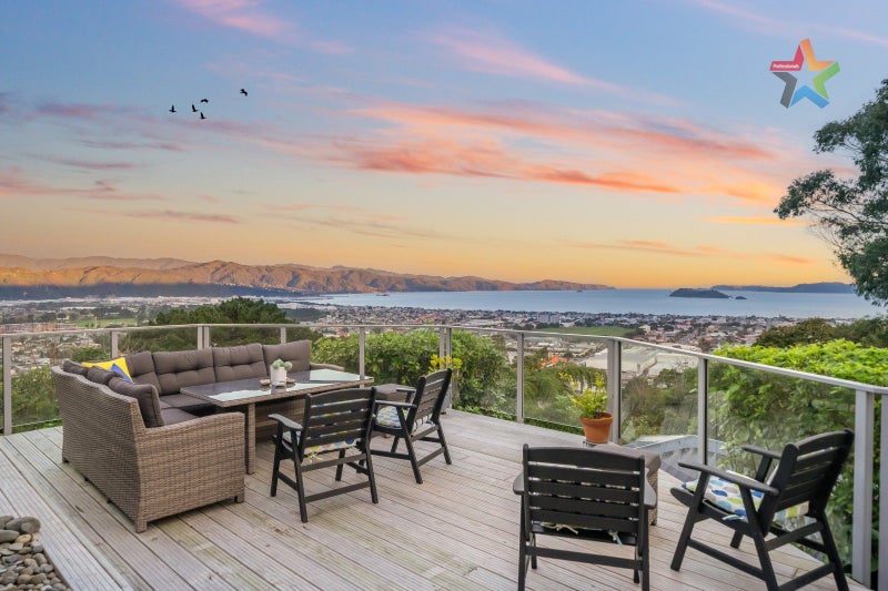 7 Chestnut Grove, Maungaraki, Lower Hutt - Carousel 1