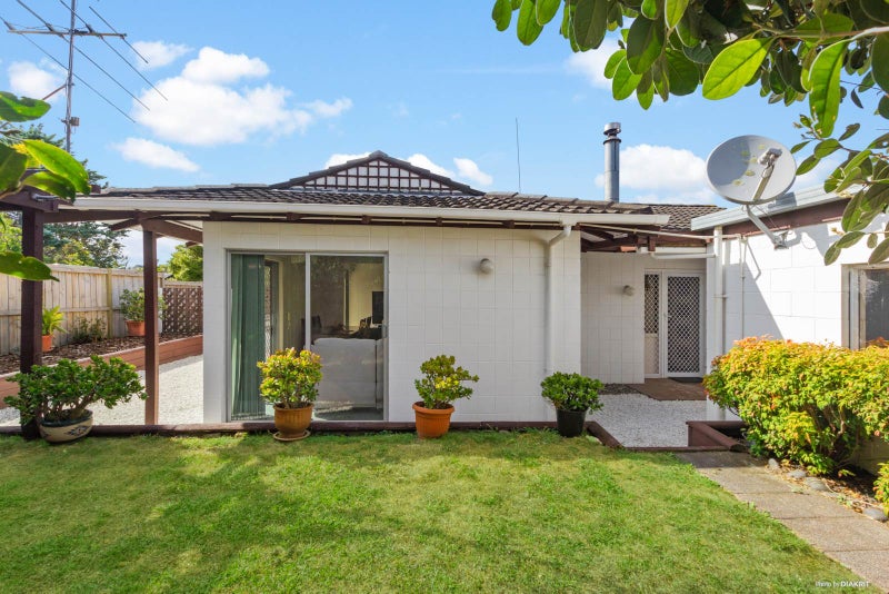 1/18 Matuhi Rise, Henderson, Auckland - Carousel 1