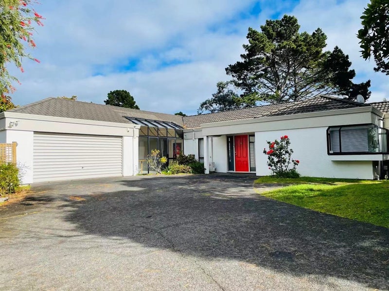15 Isherwood Place, Saint Johns, Auckland - Carousel 1
