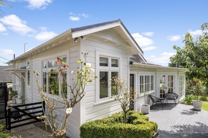 15 Northview Crescent, Belleknowes, Dunedin - Carousel 1