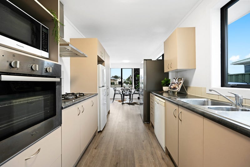 7 Defoe Avenue, Hillcrest, Hamilton - Carousel 2