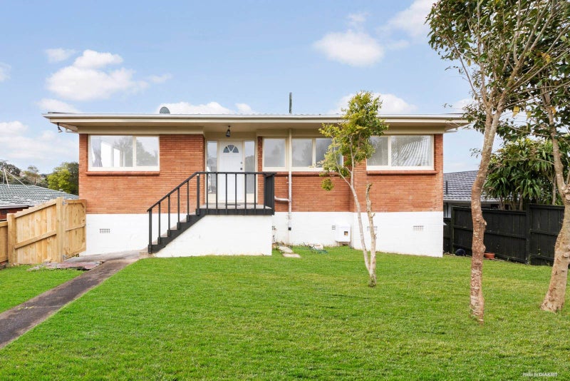 1/18 Castleton Drive, Mellons Bay, Auckland - Carousel 1