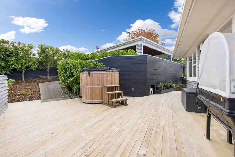 16 Hadfield Street, Beach Haven, Auckland - Carousel 13