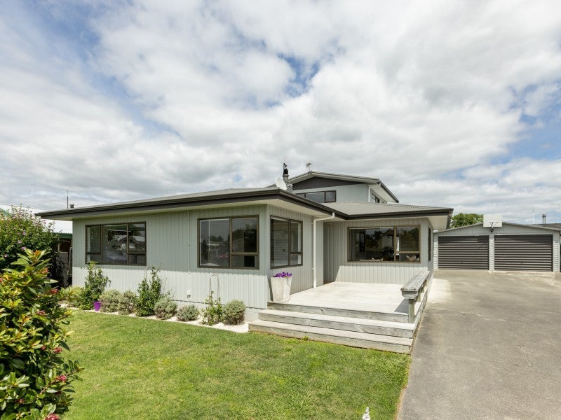 32 Duckworth Crescent, Greenmeadows, Napier - Carousel 1