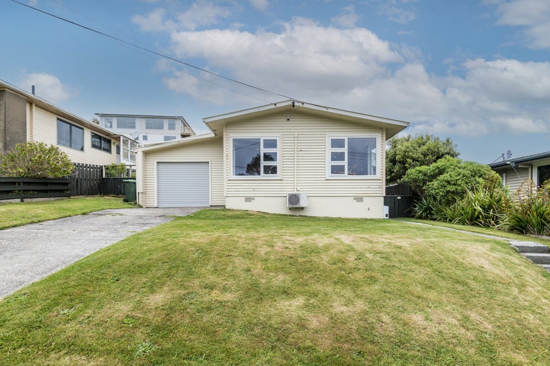 13 Turville Crescent, Newlands, Wellington - Carousel 1