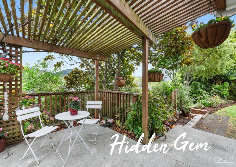 32A Dowling Grove, Silverstream, Upper Hutt - Carousel 1
