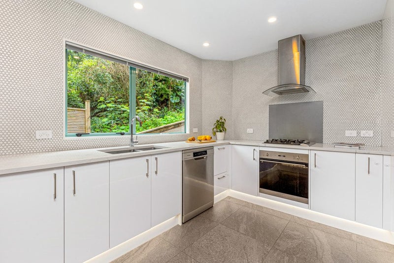 1/992 East Coast Road, Northcross, Auckland - Carousel 2