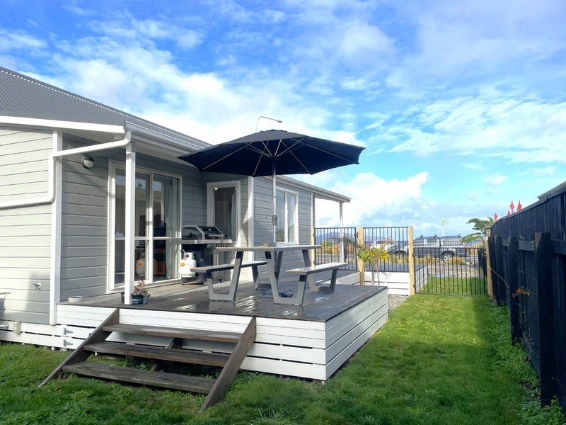 219 The Esplanade, Petone, Lower Hutt - Carousel 1