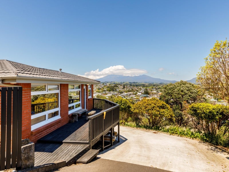 31 Scott Street, Moturoa, New Plymouth - Carousel 1