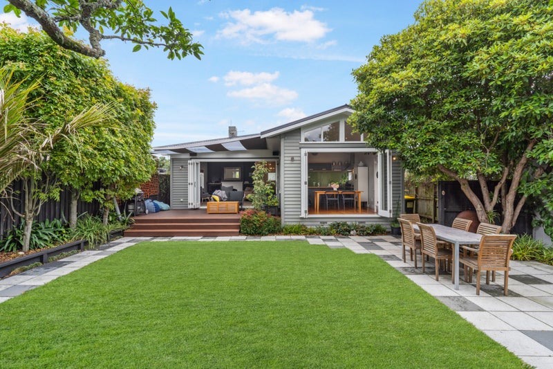 1 Oban Road, Westmere, Auckland - Carousel 2