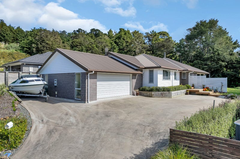 19 Walnut Grove, Kensington, Whangarei - Carousel 1