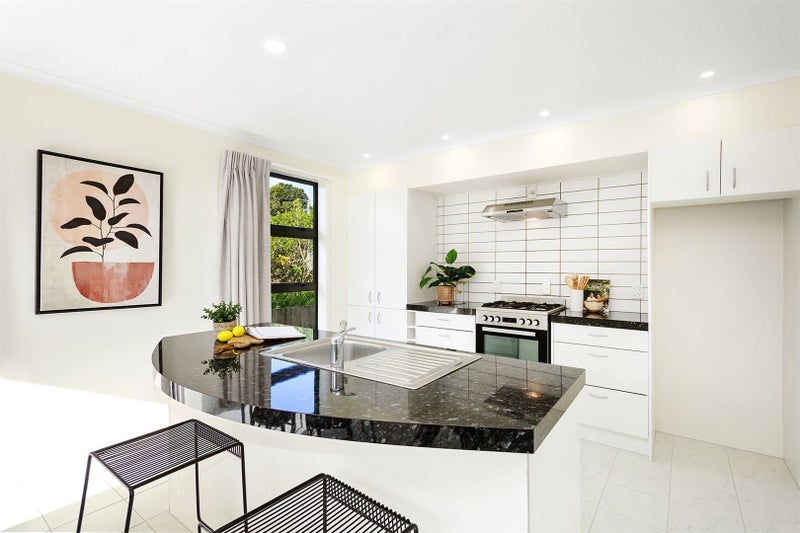 2 Melville Street, Tawa, Wellington - Carousel 2