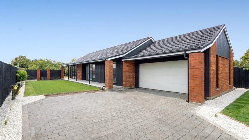 16 Heathglen Avenue, Parklands, Christchurch - Carousel 1