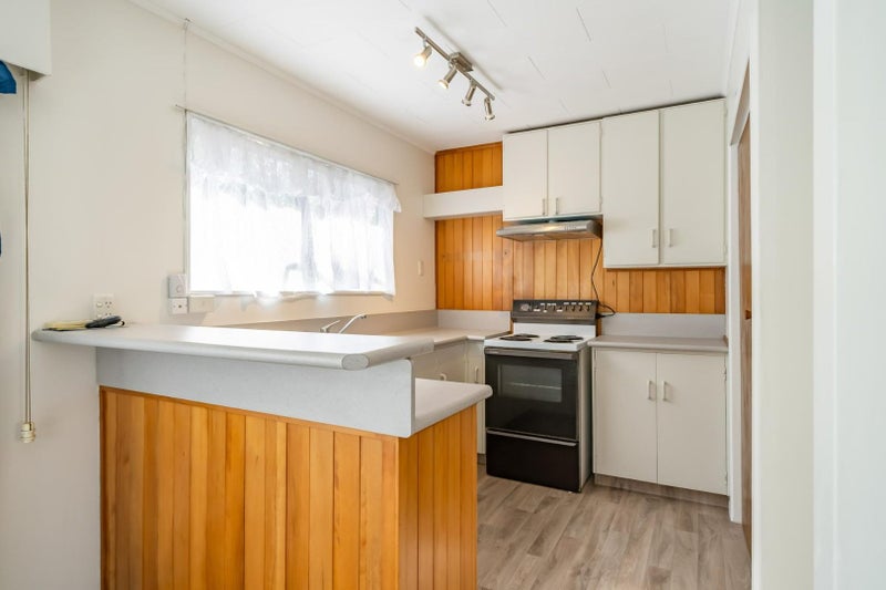 12 Saulbrey Grove, Woburn, Lower Hutt - Carousel 2