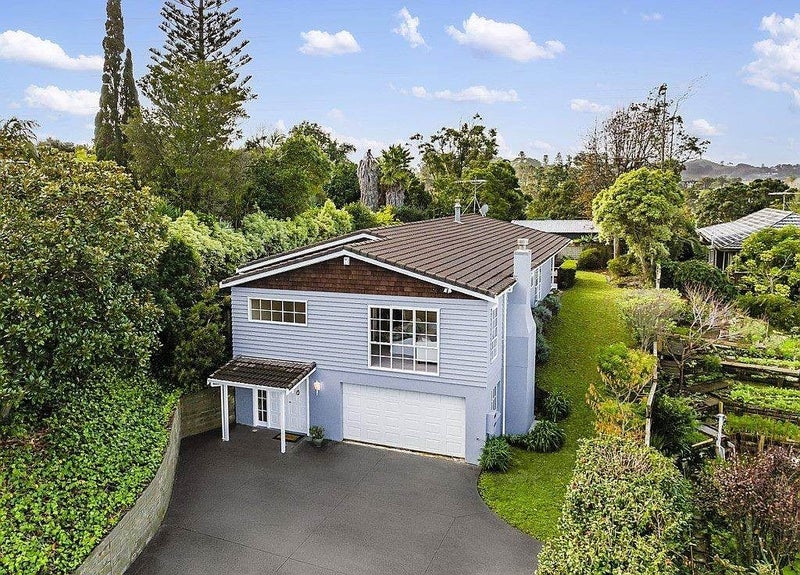 27 Stephen Lysnar Place, Hillsborough, Auckland - Carousel 15