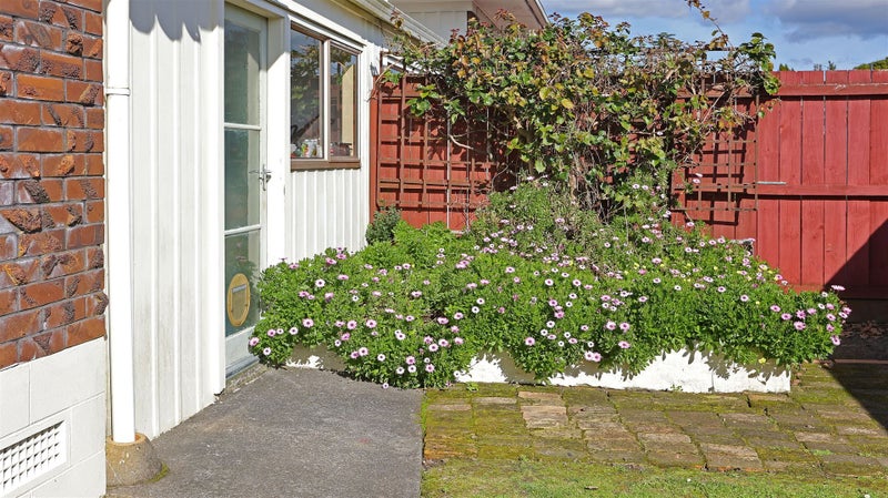 8/33 Swanson Road, Henderson, Auckland - Carousel 22